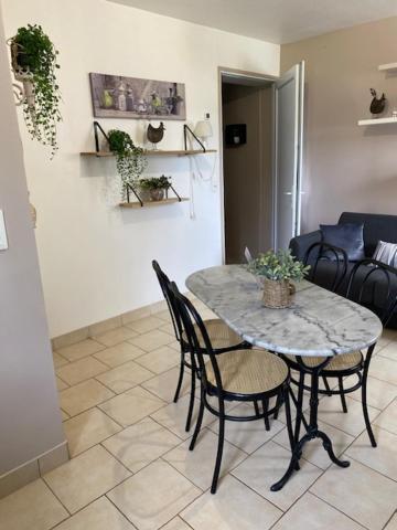 Cottage A La Campagne Avec Piscine Et Spa Ardentes Exterior photo